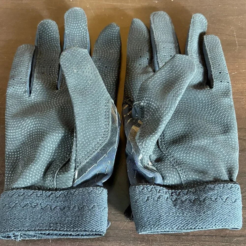 Under Armour Youth Medium Black Batting Gloves - EUC